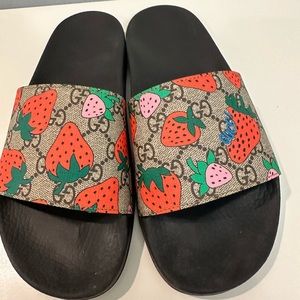 Women's GG Strawberry Slide Sandal 9